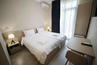 Отель Hotel Sani Kutaisi Кутаиси Стандартный двухместный номер с 1 кроватью или 2 отдельными кроватями и балконом-4